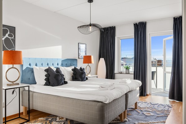 Deluxe Apartment | Hypo-allergenic bedding, individually decorated, individually furnished