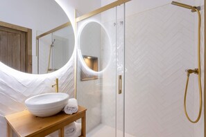 Shower, hair dryer, towels - Luxury apartment in Granada. Horno Marina 4 (Granada)