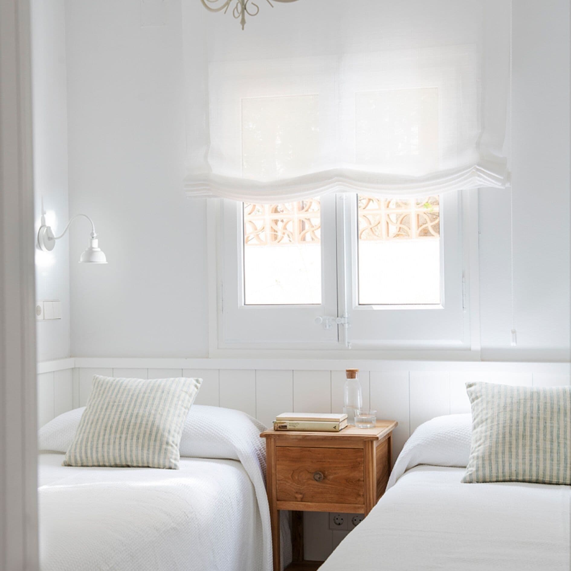 2 slaapkamers, een strijkplank/strijkijzer, reisbedje, gratis wifi