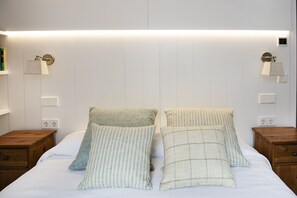 2 bedrooms, iron/ironing board, travel cot, free WiFi