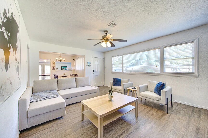 King Bed With Pool Table, Decked Patio And, Gym. - 보몬트