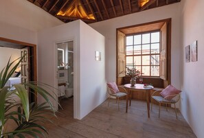 Luxury Double Room | Living area | TV