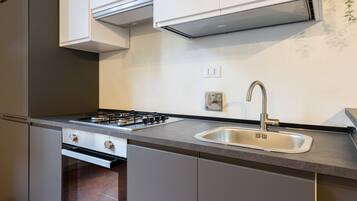 Căn hộ tiện nghi đơn giản | Bếp riêng | Tủ lạnh, lò nướng, bếp nấu, máy rửa bát