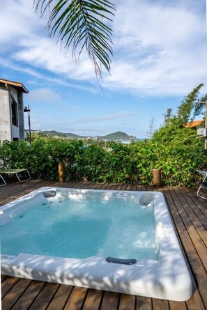 Outdoor spa tub - Cabanas Rosa Mistica (Imbituba)