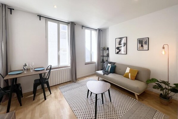 TV - Appart Hyper Centre Proche Port (Cherbourg-en-Cotentin)