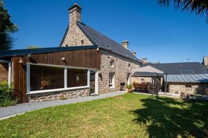 Exterior - Maison en Pierre, Piscine et Jardin Proche mer (Montfarville)