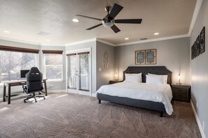 7 bedrooms, desk, iron/ironing board, travel crib