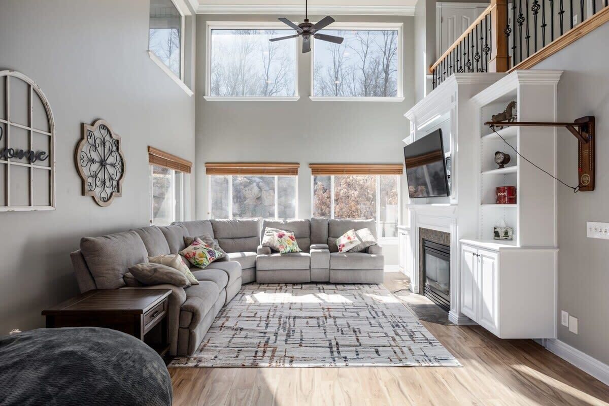 TV, fireplace, offices