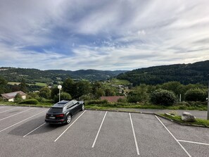 المنطقة المحيطة بالمنشأة