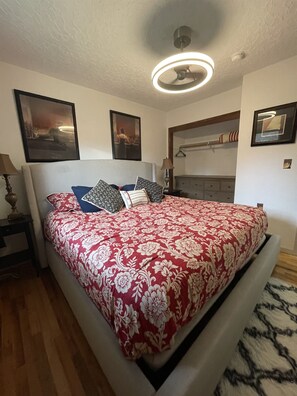 3 chambres, bureau, Wi-Fi gratuit, draps fournis