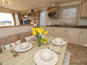 Dining - 31 Crosswinds (Bembridge)