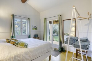 4 Schlafzimmer, Schreibtisch, Bügeleisen/Bügelbrett, Reisekinderbett