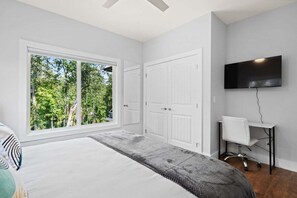 4 bedrooms, iron/ironing board, free WiFi, bed sheets - Fox Den 4 Suites, 2 EV chargers near Asheville, pets OK, free Biltmore pass, fast internet (Asheville)