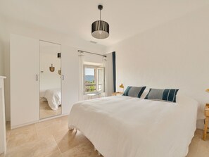 5 bedrooms, iron/ironing board, travel crib, WiFi