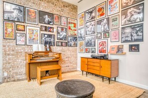 Interior - Lodgeur | Fun & stylish studio loft | Midtown (Houston)