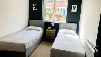 House | 5 bedrooms, free WiFi, bed sheets