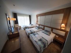 1 bedroom, bed sheets