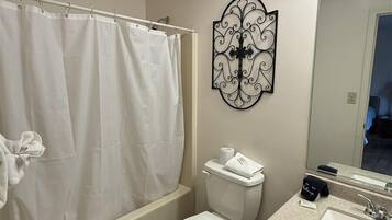 Douche, serviettes fournies