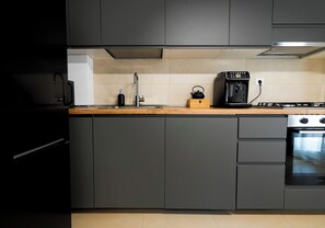 Premium Apartment | Private kitchen | Fridge, microwave, oven, stovetop