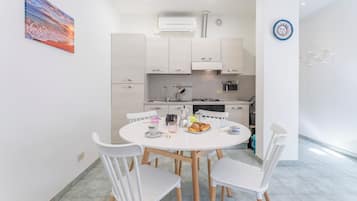 Appartamento, vista città | Cucina privata | Forno, macchina per caffè espresso, tostapane