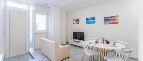 Apartment, City View | Living area | 32-inch flat-screen TV with satellite channels