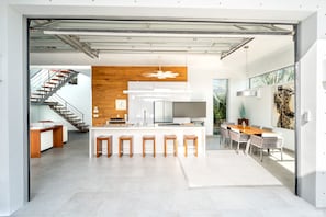 Full-sized fridge, microwave, oven, stovetop - Vacation Villa Oceanview Hotel Amenities (Providenciales)