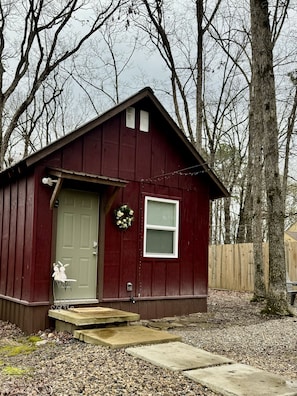 Exterior detail - Romantic studio cottage, ride 2 Wolf Pen Gap, king, paved rd, fire pit, private. (Mena)