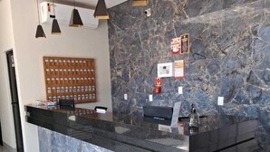 Quầy tiếp tân