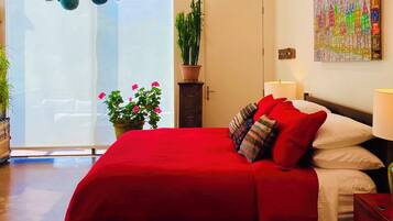 3 habitaciones, escritorio, internet y ropa de cama