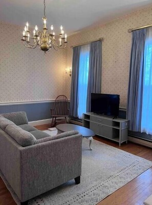 Living area - Sweet Downtown Saco Retreat (Saco)