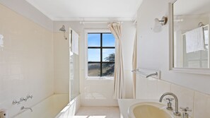Bruser, hårtørrer, Toiletpapir