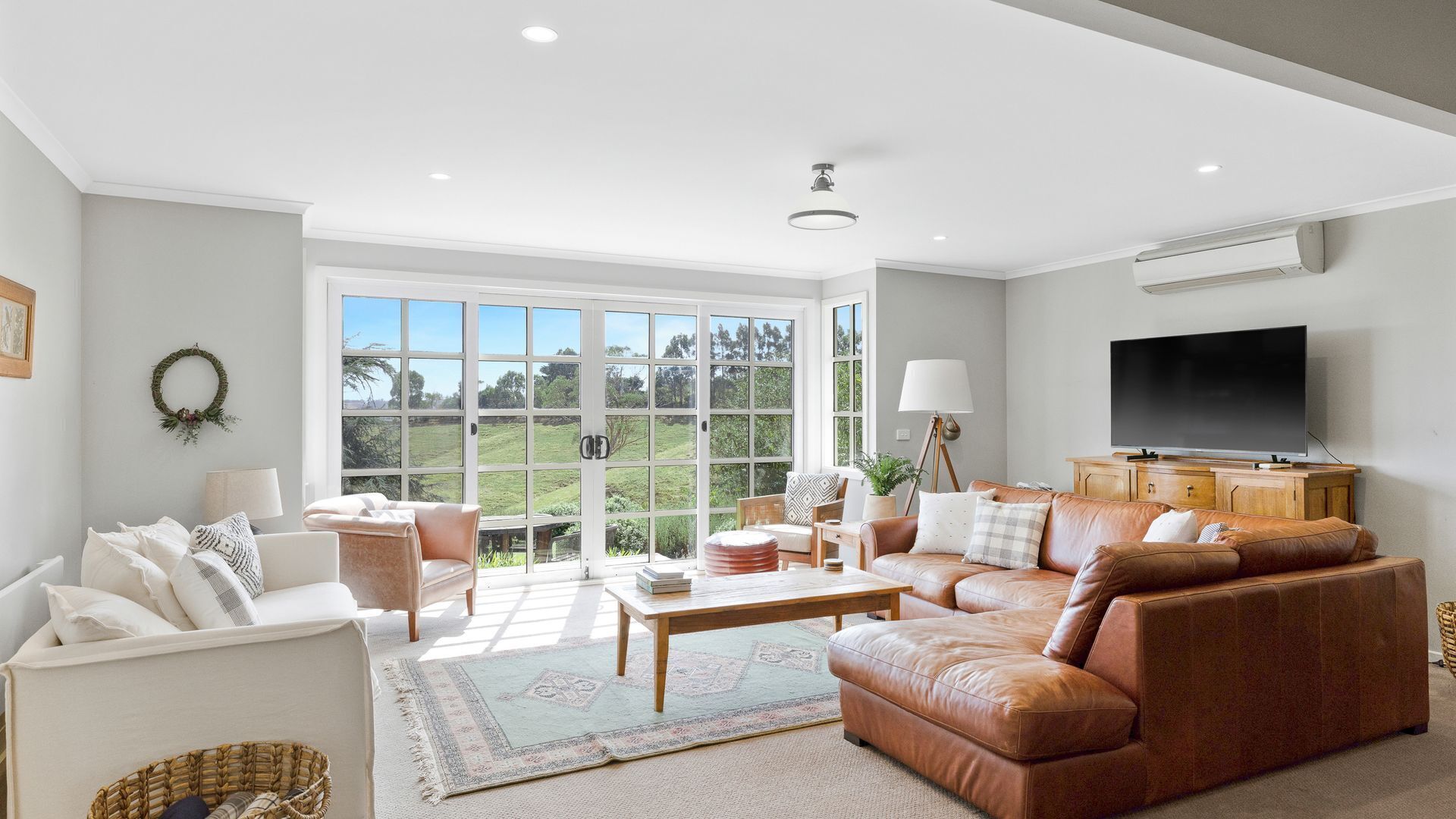 TV, fireplace, table tennis, books