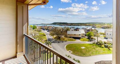 Water-view condo with balcony, smart TVs, Washer/Dryer and Pool