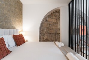 Ferros/tábuas de passar roupa, acesso à internet, roupa de cama