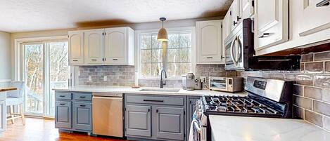 Refrigerador, microondas, horno, placa de cocina