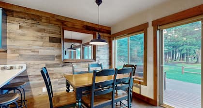 Fabulous McCall townhome with amazing golf course views & luxurious amenities