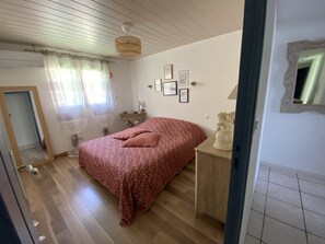 2 bedrooms, iron/ironing board, free WiFi - Maison Chaleureuse 2 Chambres 2 Extérieurs (Sigean)