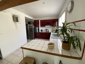 Fridge, coffee/tea maker, electric kettle, toaster