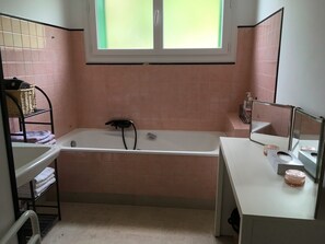 Hair dryer, towels, soap, shampoo - Maison de Campagne Bourguignonne, Idéale Pour Famille Avec Animaux (Tanlay)
