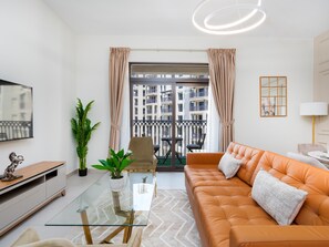 Lägenhet Signature - 1 kingsize-säng med bäddsoffa - balkong - utsikt mot innergården | Vardagsrum | 55-tums smart-tv med digitalkanaler, Netflix och streamingtjänster