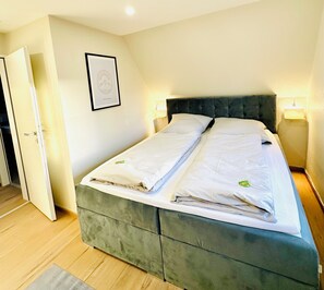 2 عدّة غرف نوم ومكواة/لوح كي وسرير سفر وواي فاي مجانًا