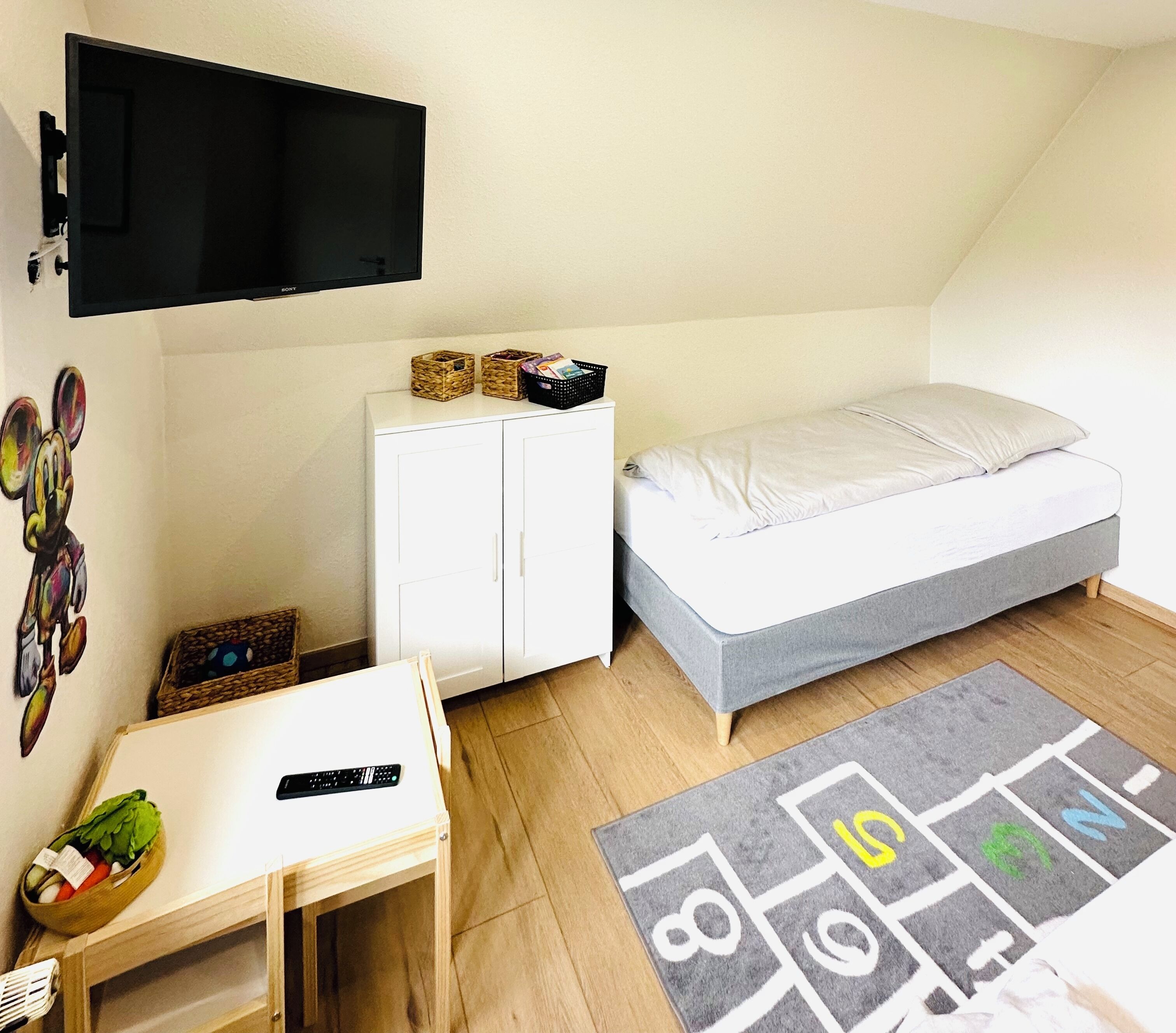 2 makuuhuonetta, silitysrauta/-lauta, vauvan matkasänky, ilmainen Wi-Fi