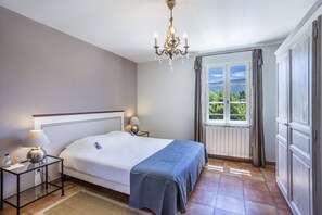 5 Schlafzimmer, Bügeleisen/Bügelbrett, WLAN, Bettwäsche