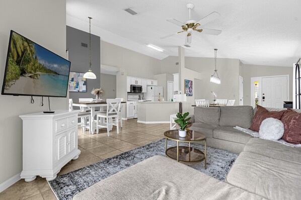 Smart TV - Pool, Grill, 4 Bedrooms (Davenport)