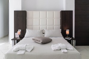 Suite – executive, 1 queensize-seng med sovesofa, terrasse, gårdsplassområde | 1 soverom, sengetøy av topp kvalitet, dundyner og memory foam-senger