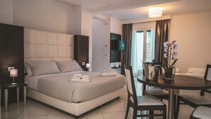 Executive Suite, 1 Queen Bed with Sofa bed, Terrace, Courtyard Area | 1 bedroom, premium bedding, down comforters, memory foam beds - Morin 10 Rome Exclusive Suites (Rome)