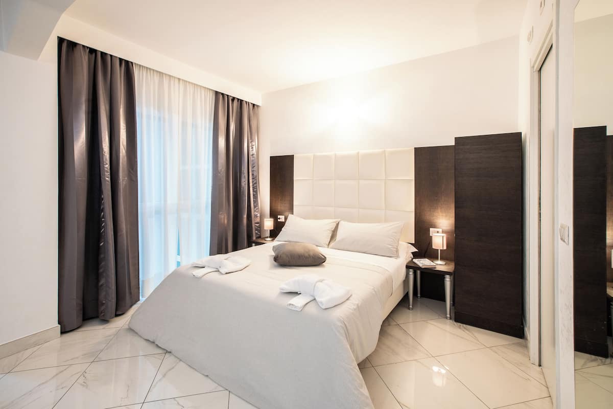 1 chambre, literie de qualité supérieure, couette en duvet d'oie