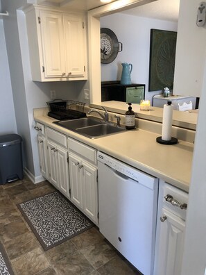 Geladeira, fogão, cooktop, lava-louças