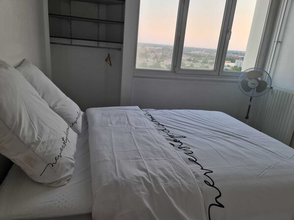 4 chambres, fer et planche à repasser, Wi-Fi, draps fournis