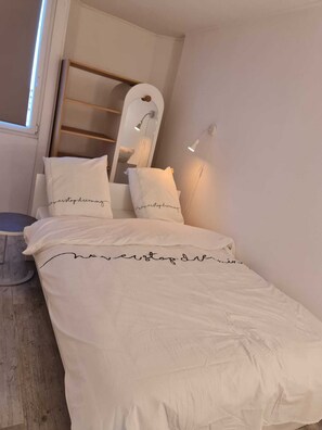 4 chambres, fer et planche à repasser, Wi-Fi, draps fournis